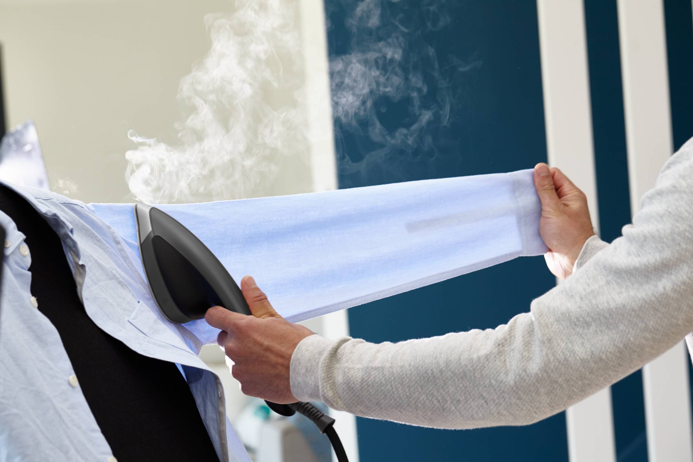 Ixeo Power, Stiratore Verticale All-In-One, Igienizzante, Black & Blue