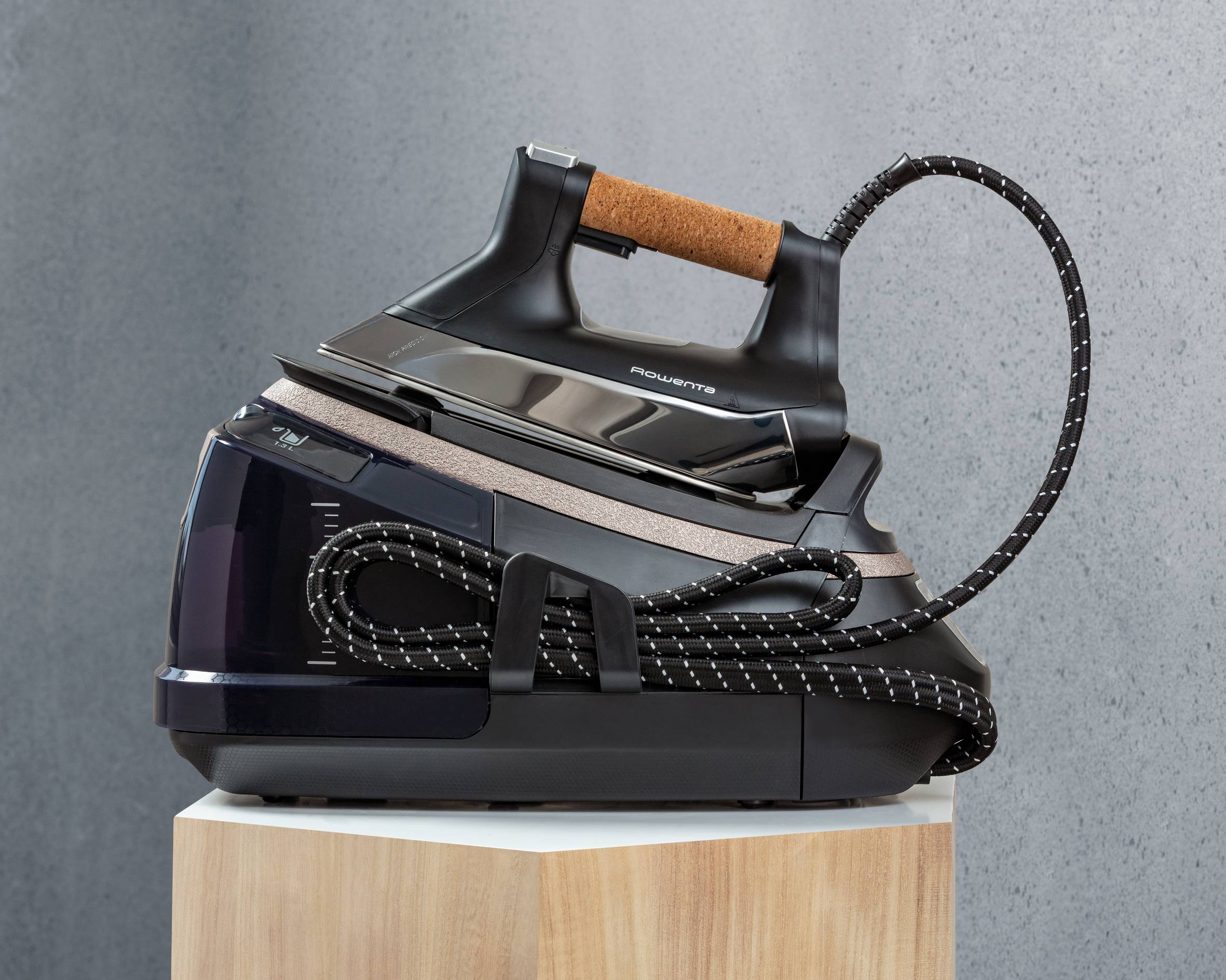 Rowenta Steam Pro, Ferro con Caldaia, Approccio Eco Design, 600 g/min, Beige, Cork Handle